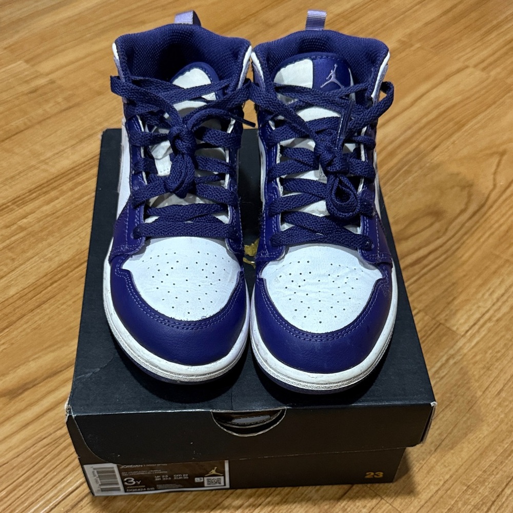 Jordan Kids Sneakers in Purple and White - Lightly Worn